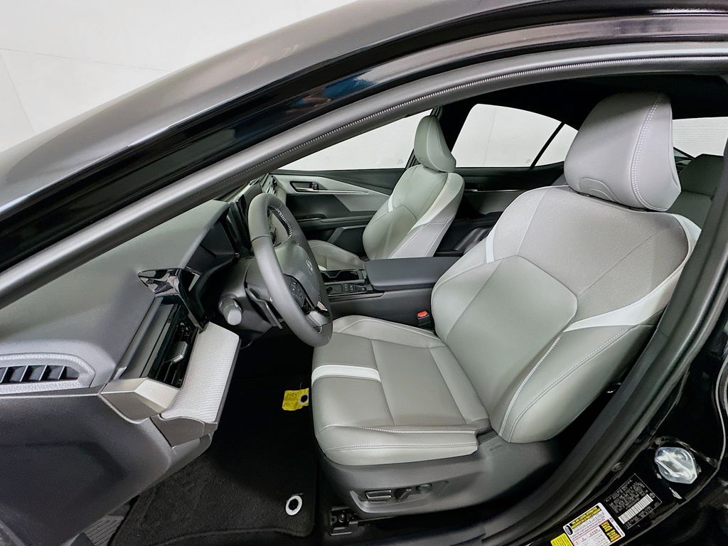 Thumbnail: 2025 Toyota Camry - 21