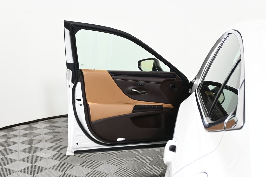 Thumbnail: 2021 Lexus ES - 28