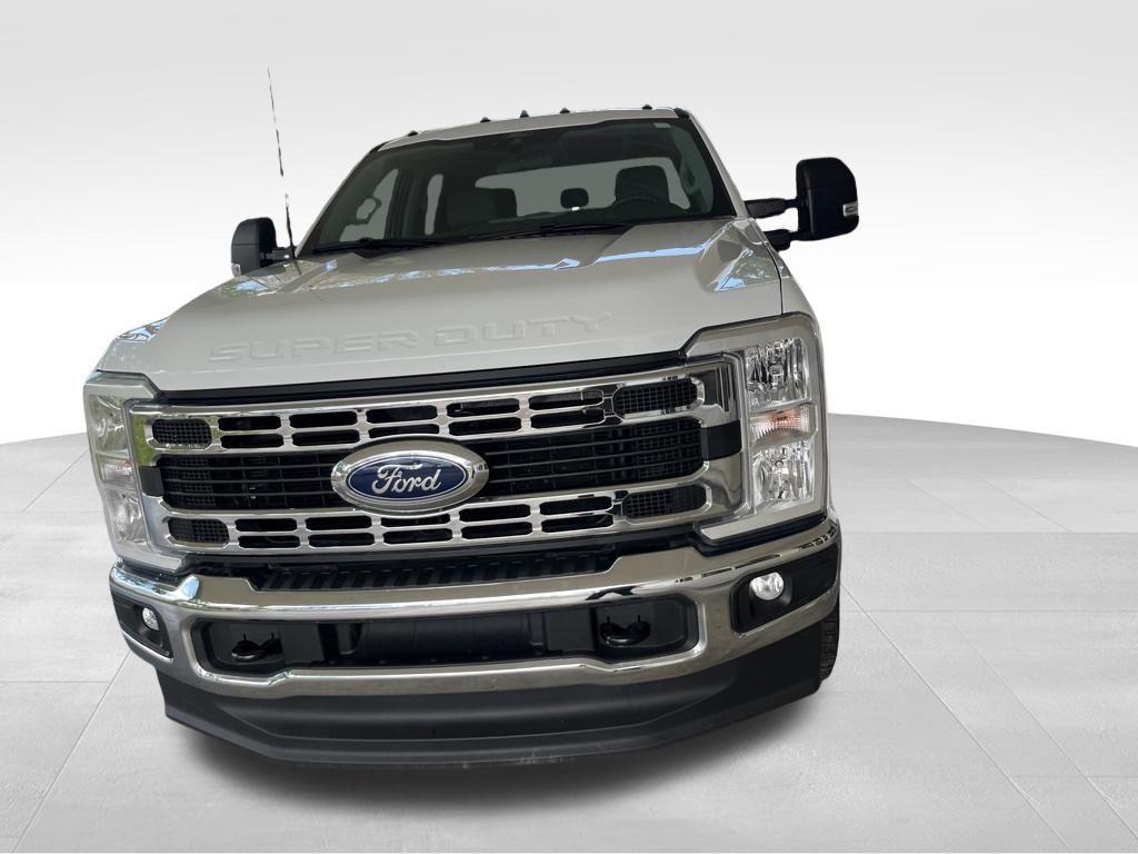 2025 Ford F-350 XLT 4x4 Crew Cab 8' Box DRW's photo