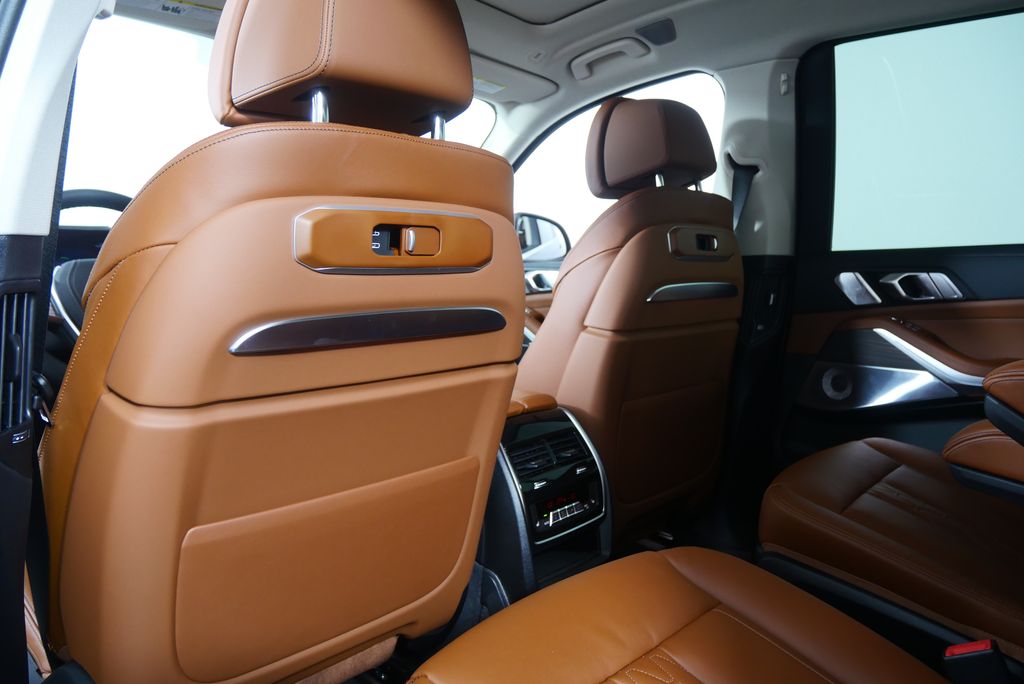 Thumbnail: 2026 BMW X7 - 19