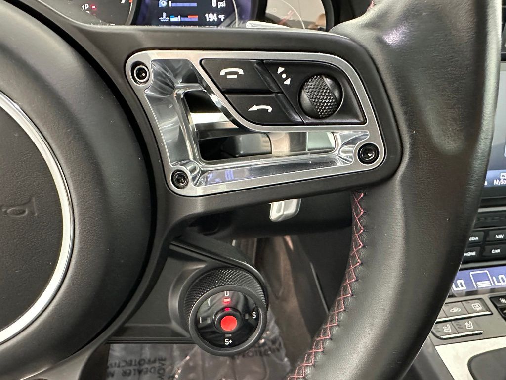 Thumbnail: 2019 Porsche 911 - 25
