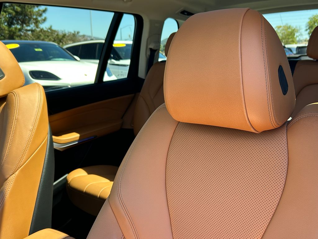 Thumbnail: 2021 BMW X7 - 14