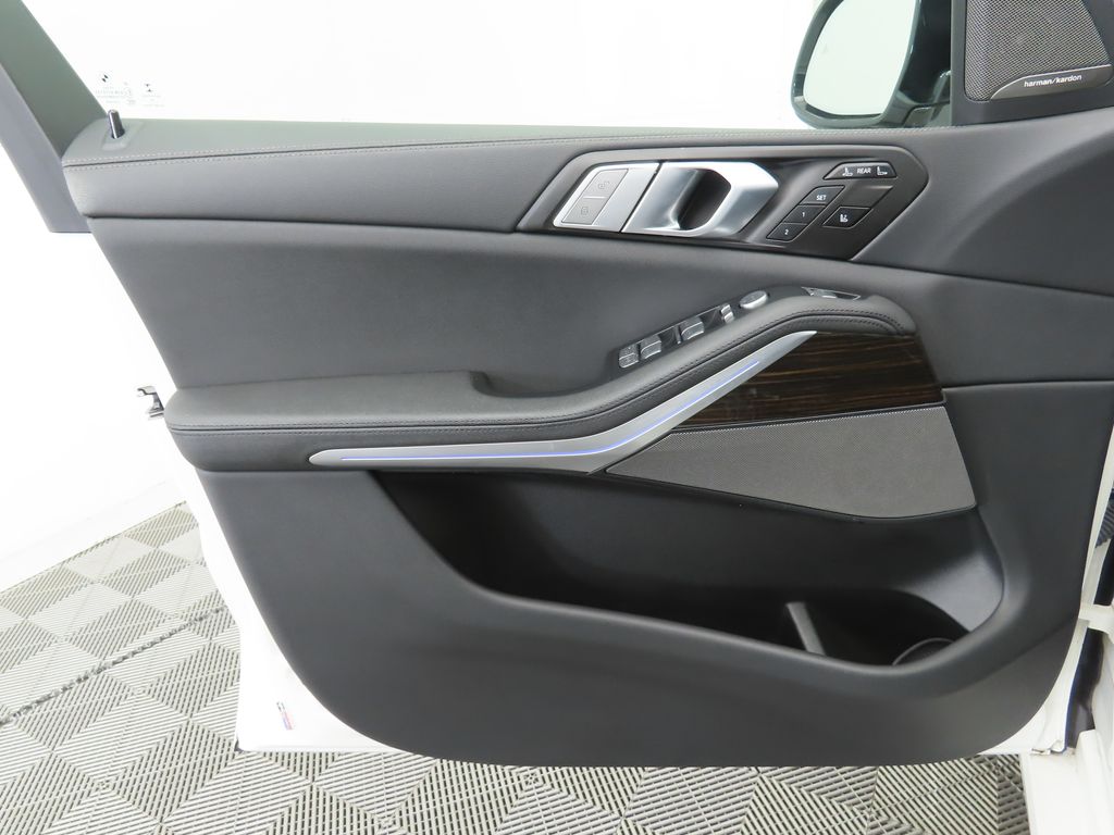 2021 BMW X7 xDrive40i 25