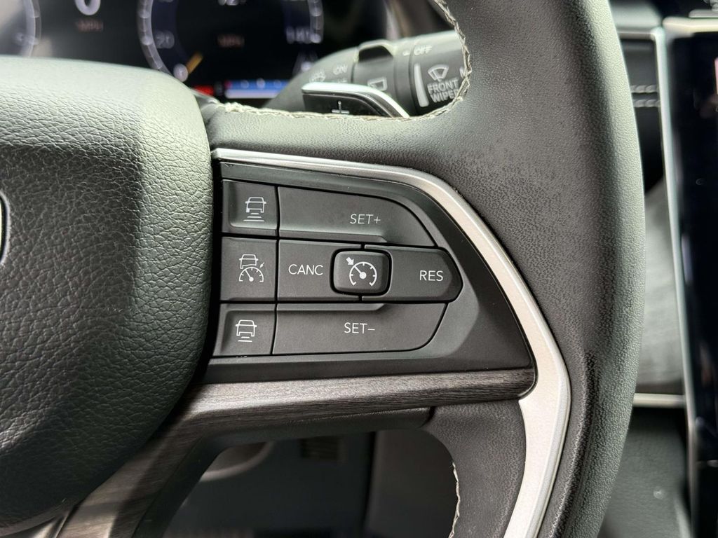 Used 2023 White Jeep Limited image 23