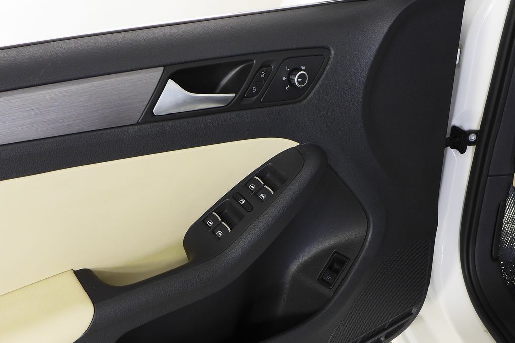 Thumbnail: 2013 Volkswagen Jetta - 12