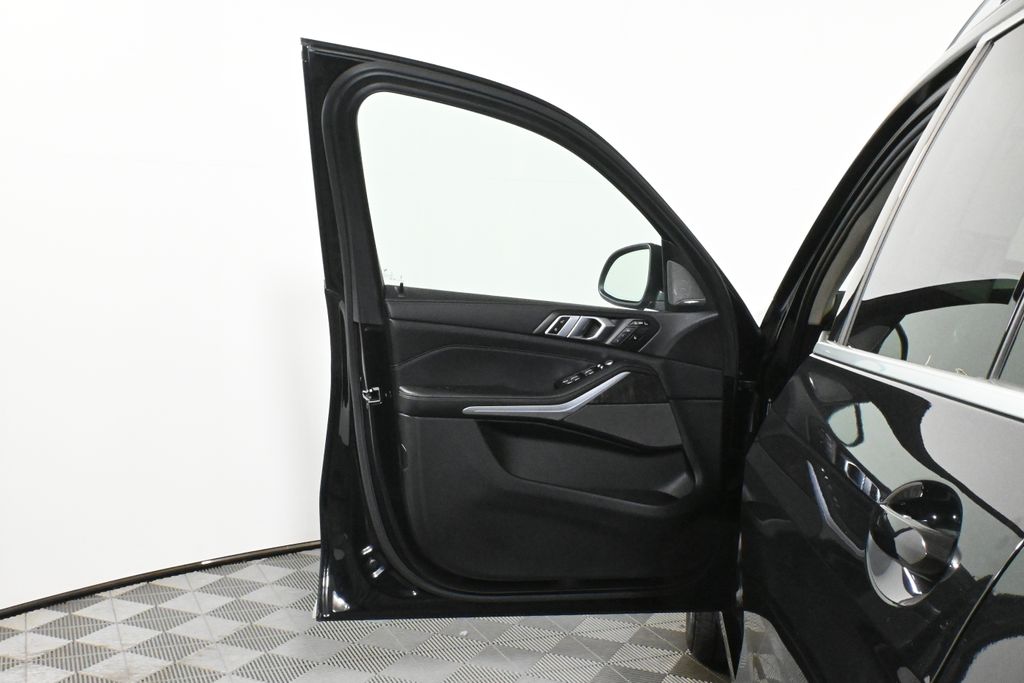 Thumbnail: 2024 BMW X7 - 29