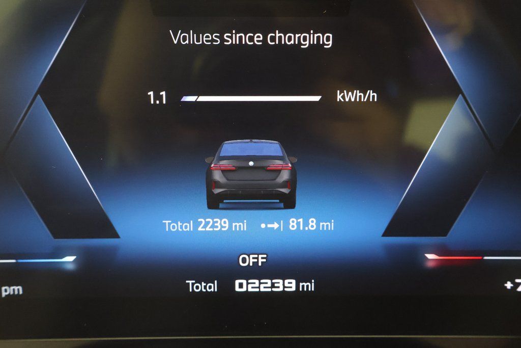 Thumbnail: 2025 BMW i5 - 17