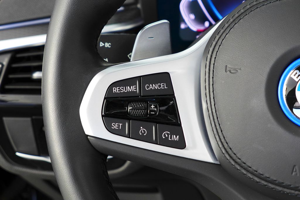 2022 BMW 5 Series 530e iPerformance 28