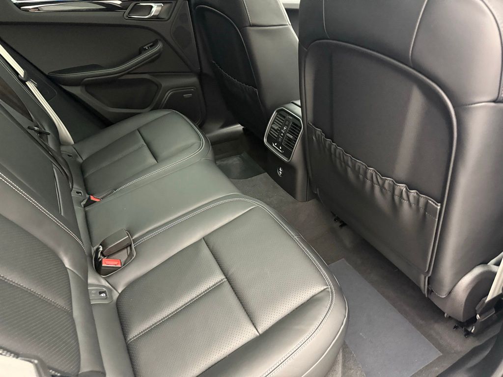 Thumbnail: 2026 Porsche Macan - 26