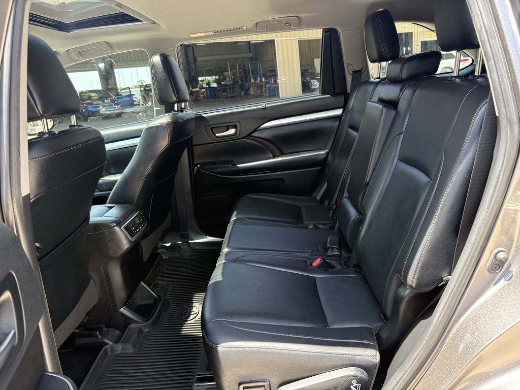 2019 Toyota Highlander XLE Gray at Gullo Toyota