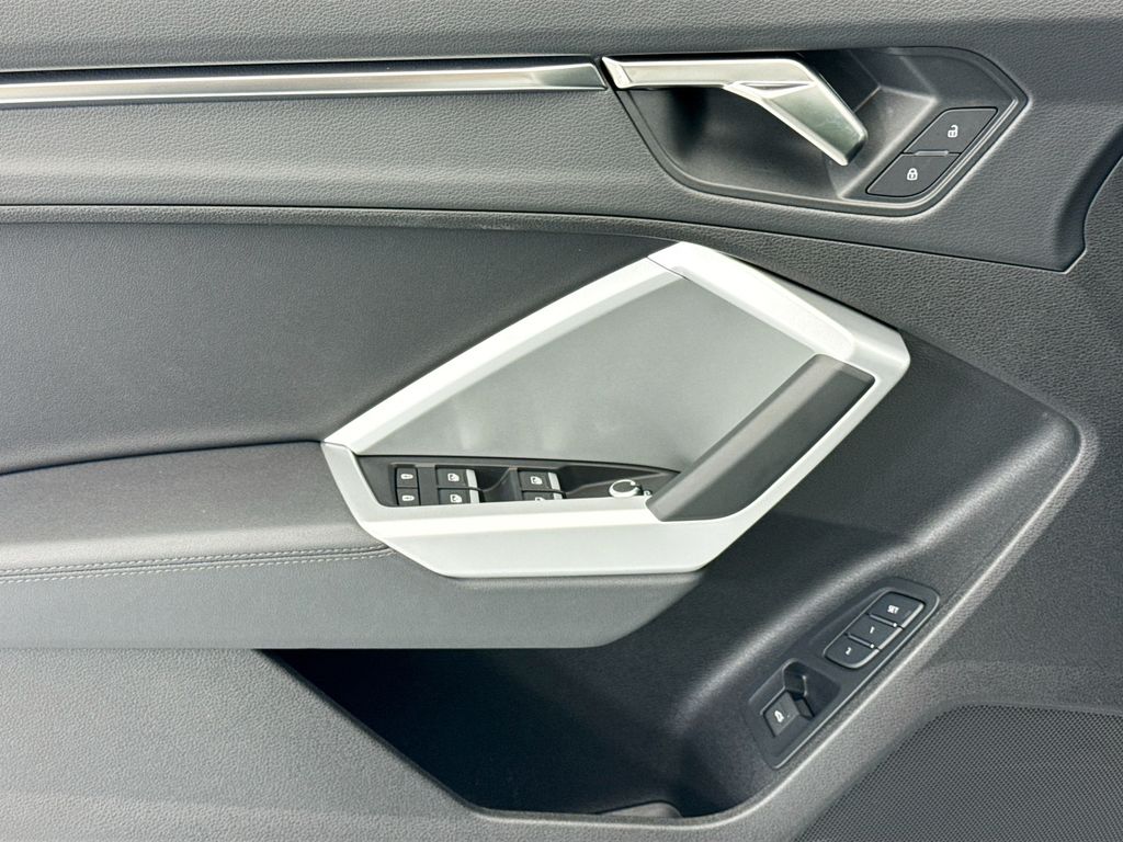 Thumbnail: 2025 Audi Q3 - 21