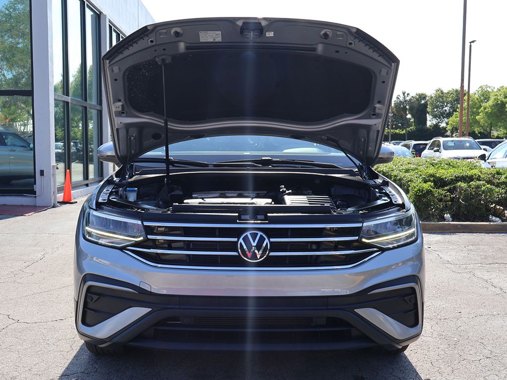 Used 2023 Silver Volkswagen 2.0T SE image 19