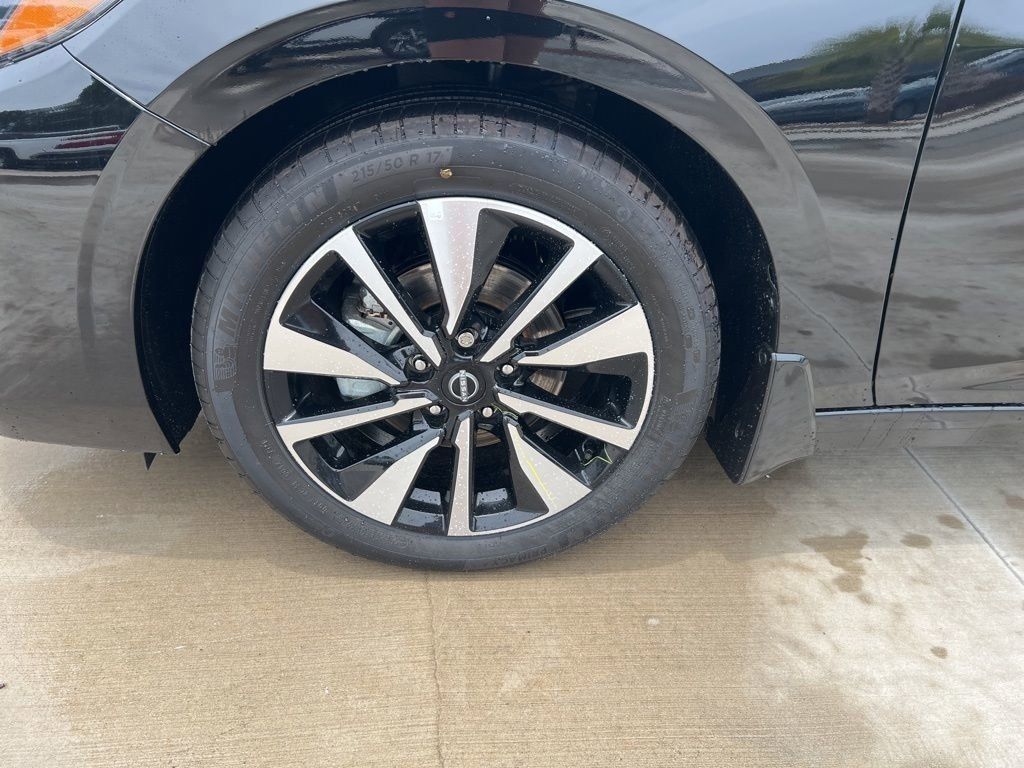 2025 Super Black Nissan Sentra SV FWD Sedan