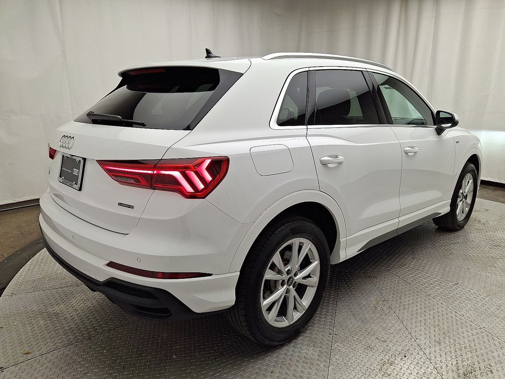 Thumbnail: 2025 Audi Q3 - 4