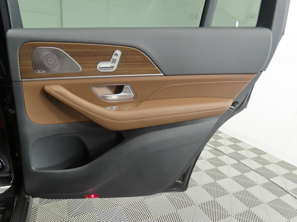 Thumbnail: 2026 Mercedes-Benz GLS - 28