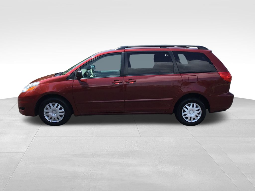 Thumbnail: 2010 Toyota Sienna - 2