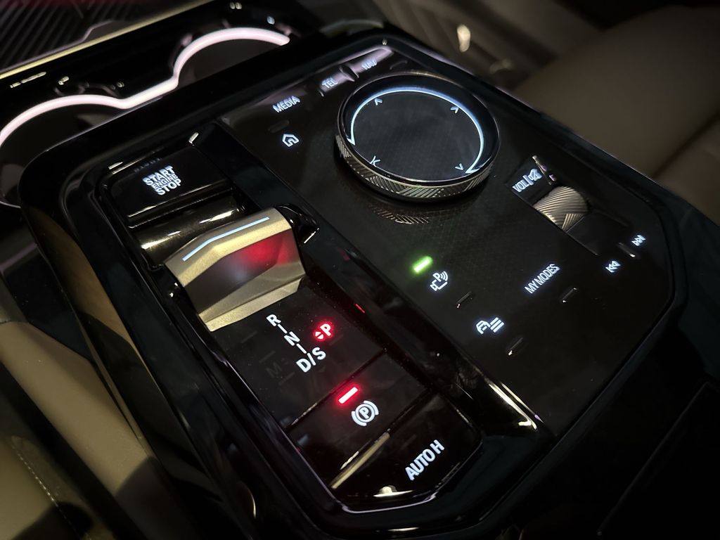Thumbnail: 2027 BMW 5 Series - 20