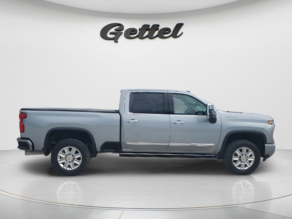 Used 2024 Gray Chevrolet High Country image 4