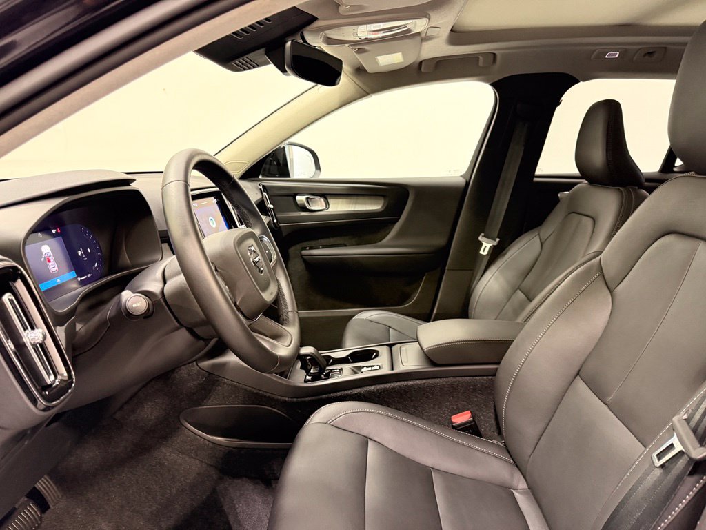 Thumbnail: 2026 Volvo XC40 - 12