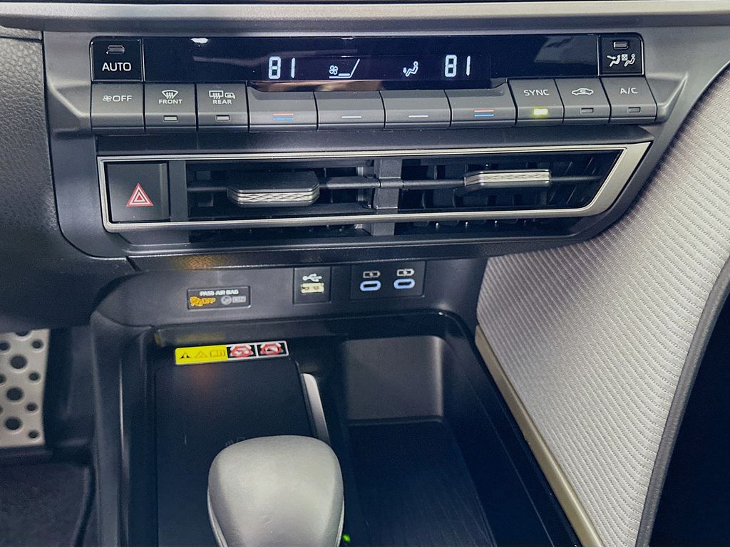 Thumbnail: 2025 Toyota Camry - 16