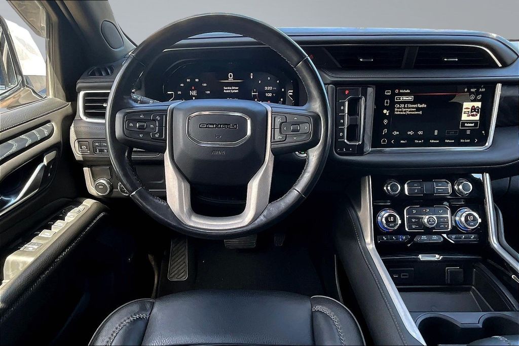 2022 GMC Yukon Denali - 8