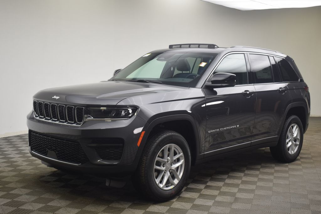 new 2026 Jeep Grand Cherokee car, priced at $37,984