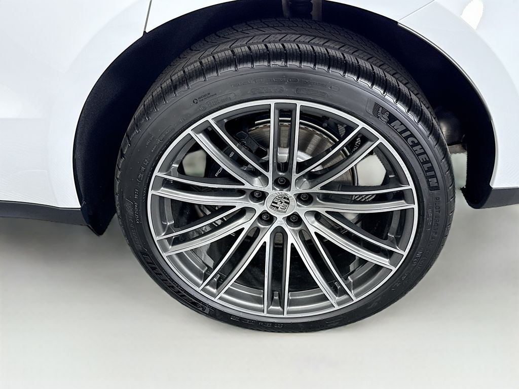 Thumbnail: 2026 Porsche Macan - 32