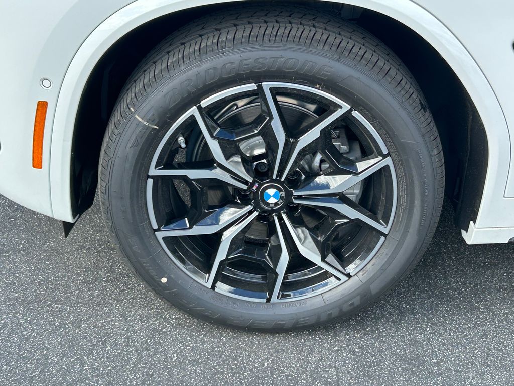 Thumbnail: 2025 BMW X4 - 9