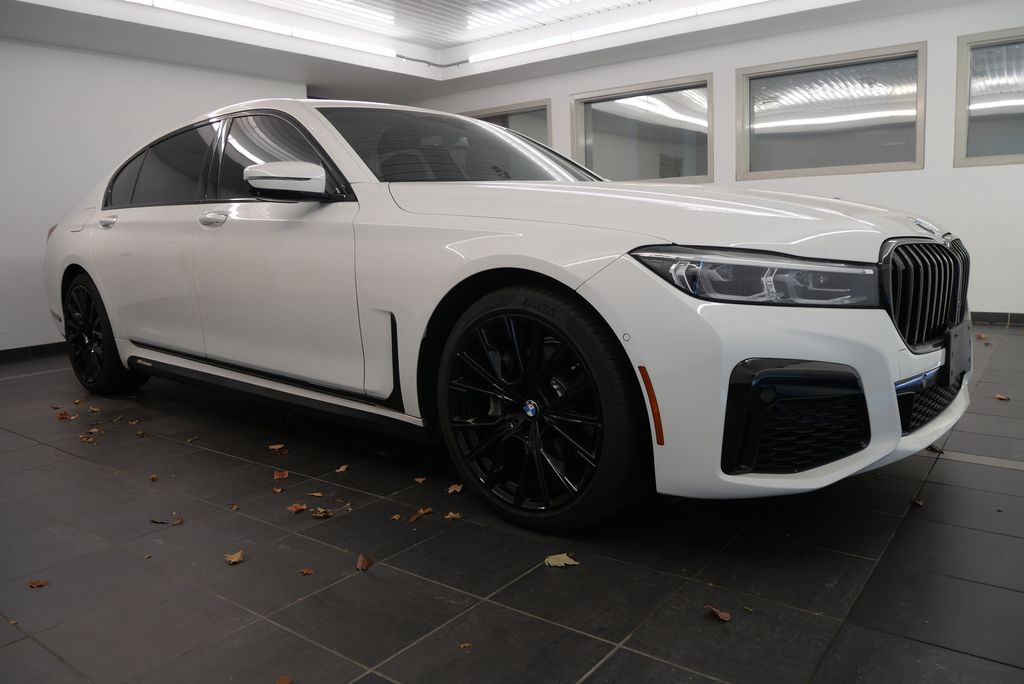 2022 BMW 7 Series 740i 8