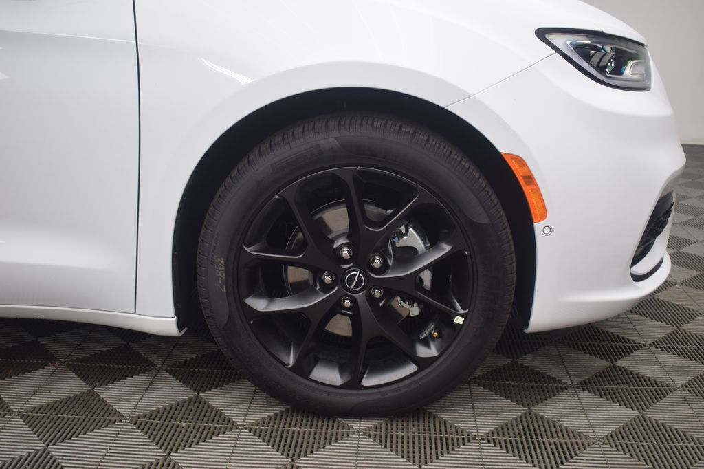 new 2026 Chrysler Pacifica car, priced at $48,714