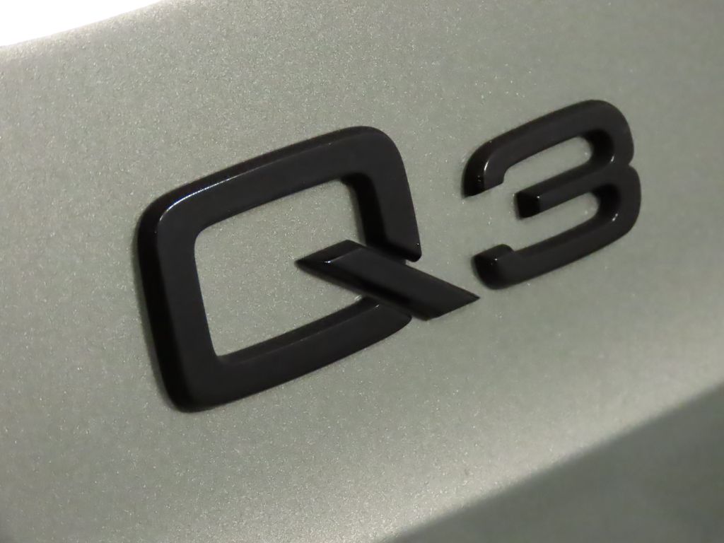 Thumbnail: 2025 Audi Q3 - 9