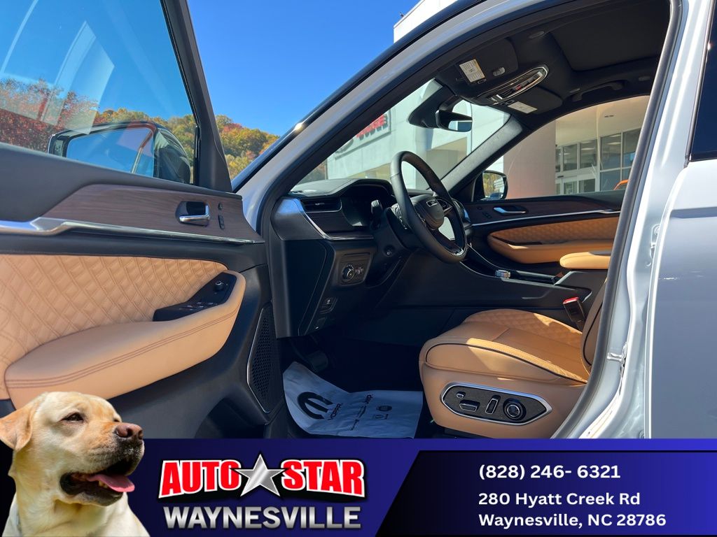 new 2025 Jeep Grand Cherokee car, priced at $57,990