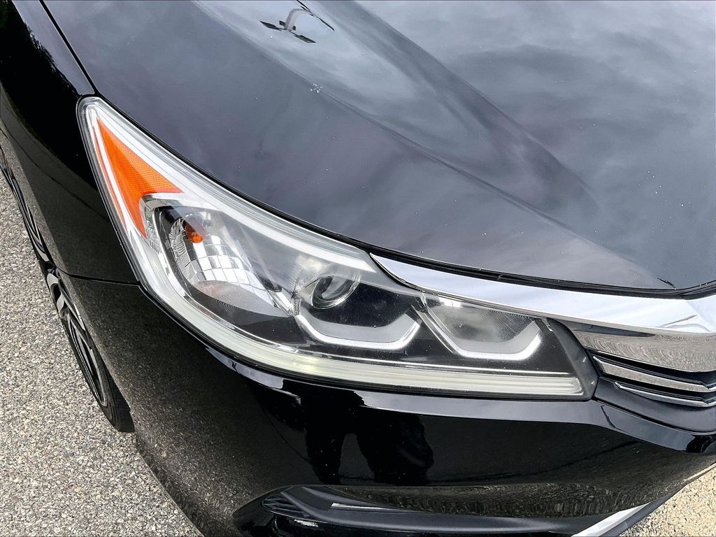 2016 Honda Accord — photo 30
