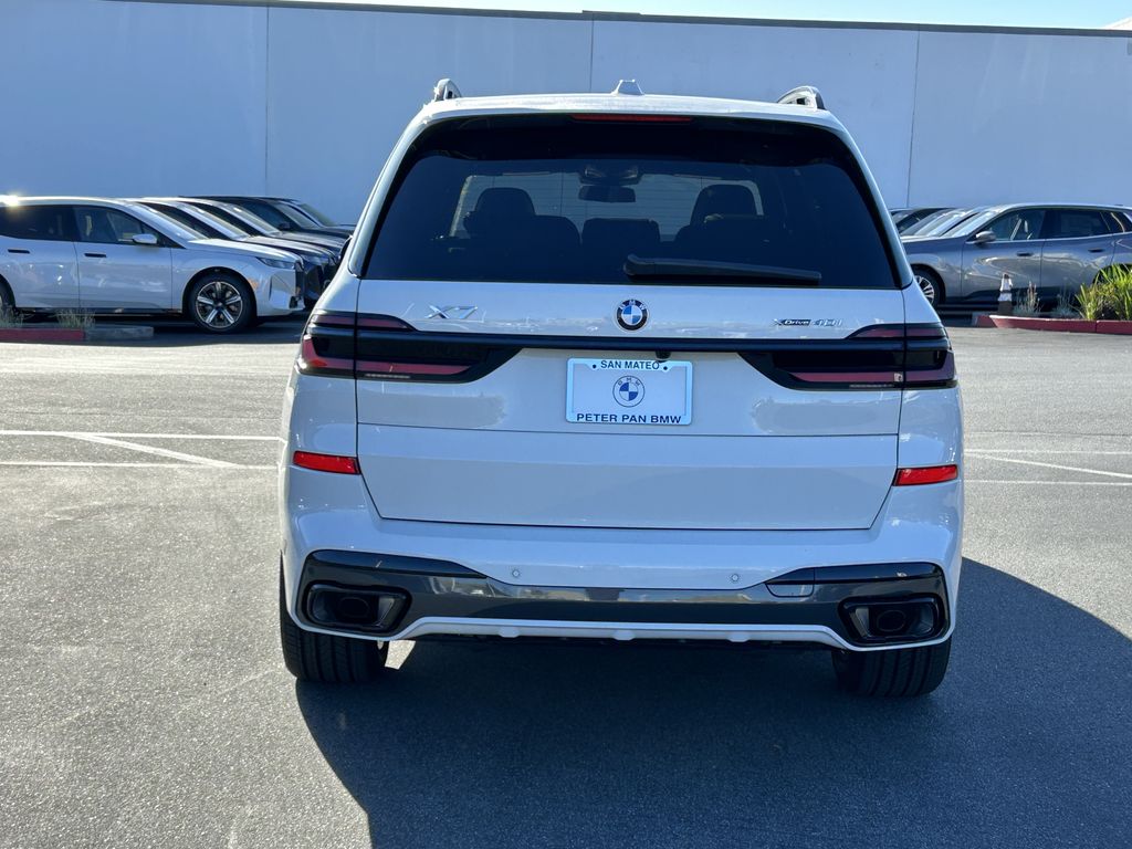 Thumbnail: 2026 BMW X7 - 4