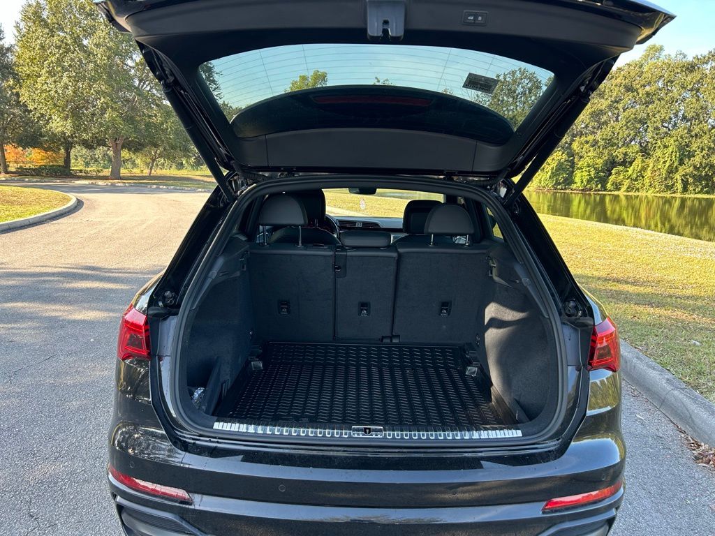 Thumbnail: 2022 Audi Q3 - 10