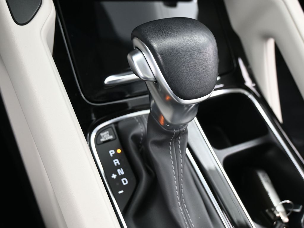 Used 2024 Glacial White Pearl Kia S image 24