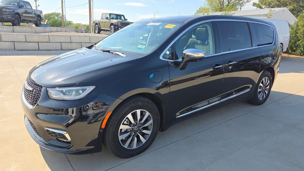 2022 Chrysler Pacifica Hybrid Limited