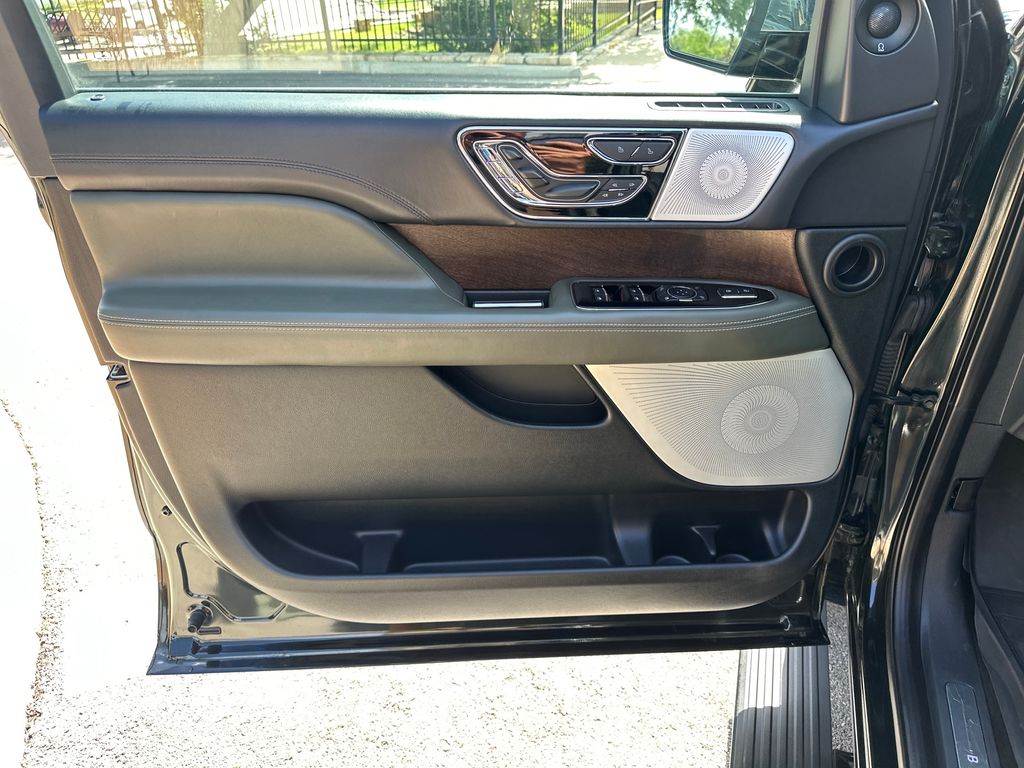 Used Car 2022 Lincoln Navigator L  Black Label For Sale Under $60,000 In Austin, Texas