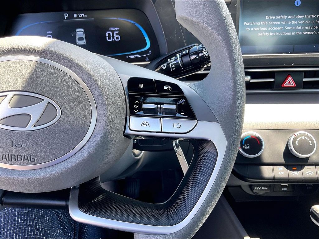2025 Hyundai Elantra — photo 23
