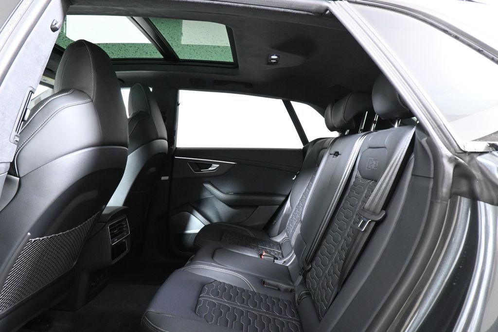 Thumbnail: 2026 Audi RS Q8 - 26