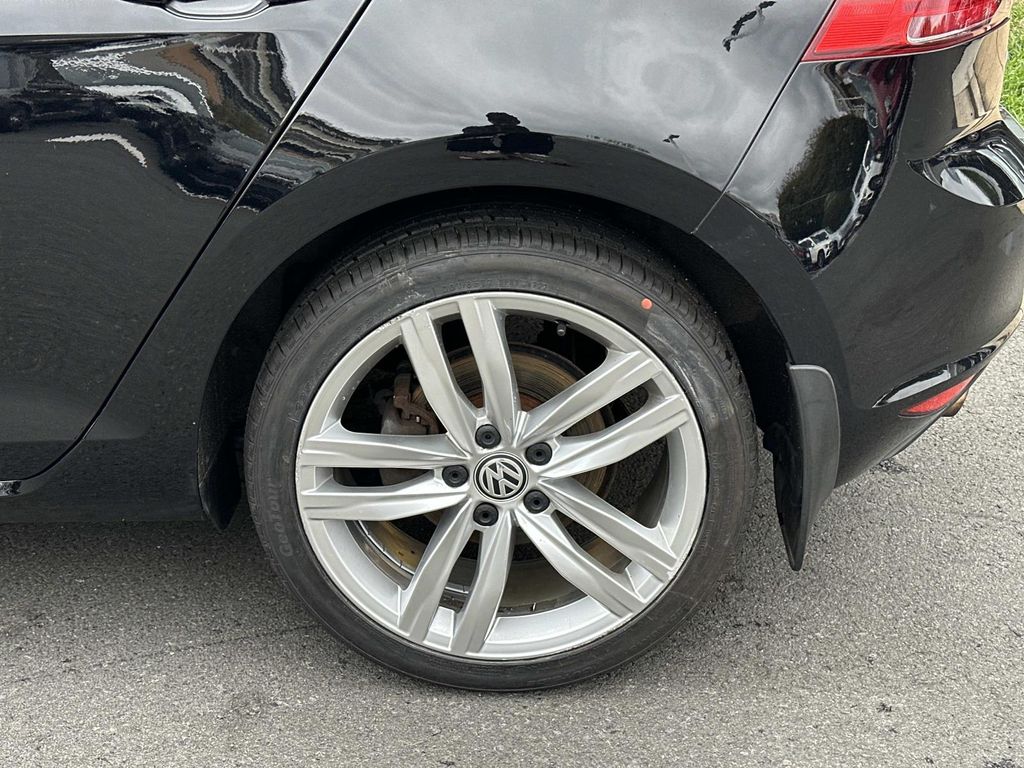 Thumbnail: 2015 Volkswagen Golf - 15