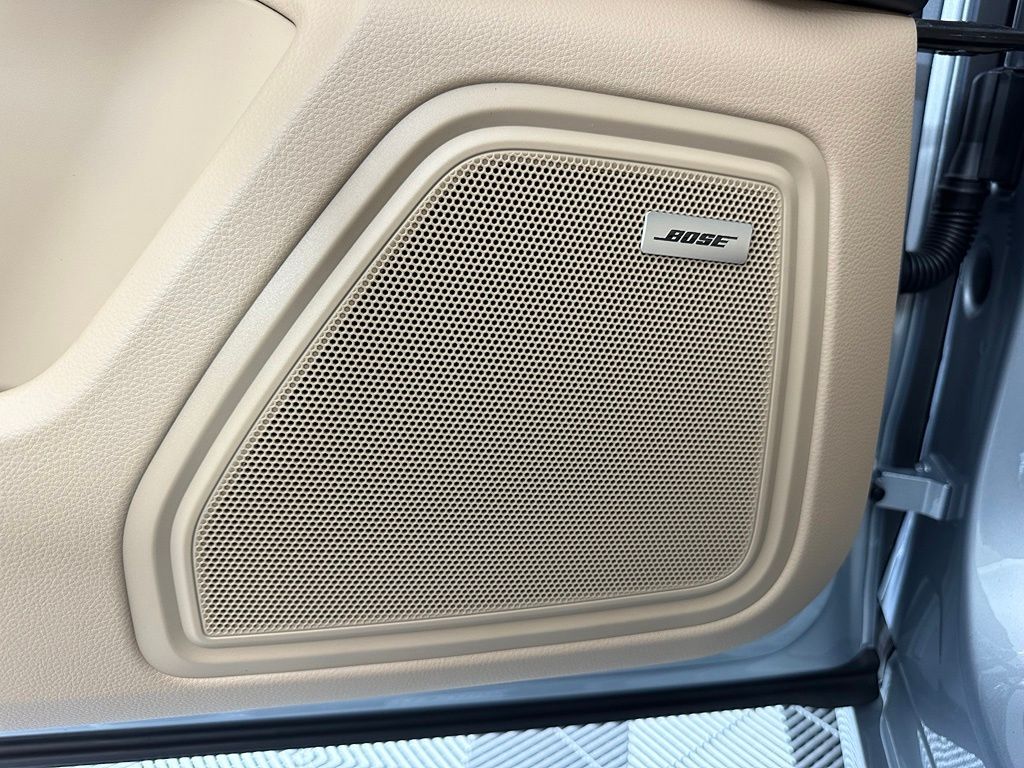 Thumbnail: 2026 Porsche Macan - 20