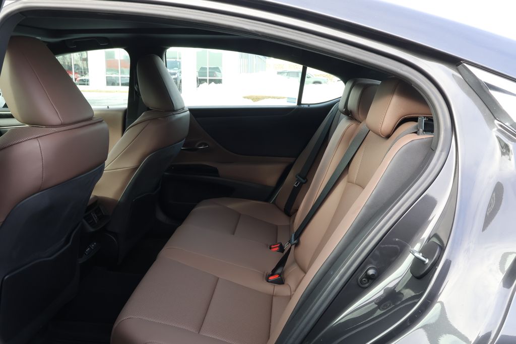 Thumbnail: 2022 Lexus ES - 30