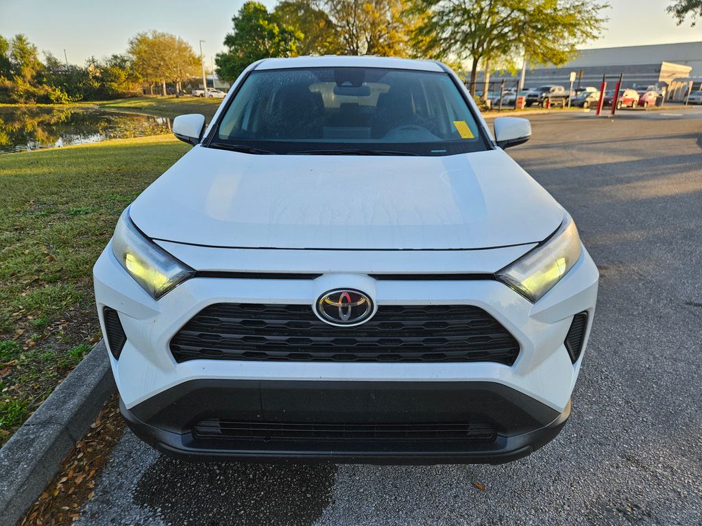 2024 Toyota RAV4 LE 8