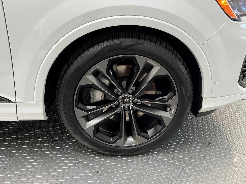 Thumbnail: 2025 Audi Q7 - 14