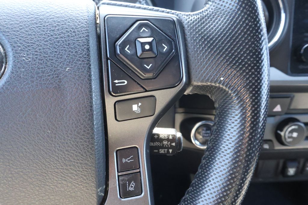 Thumbnail: 2019 Toyota Tacoma - 17