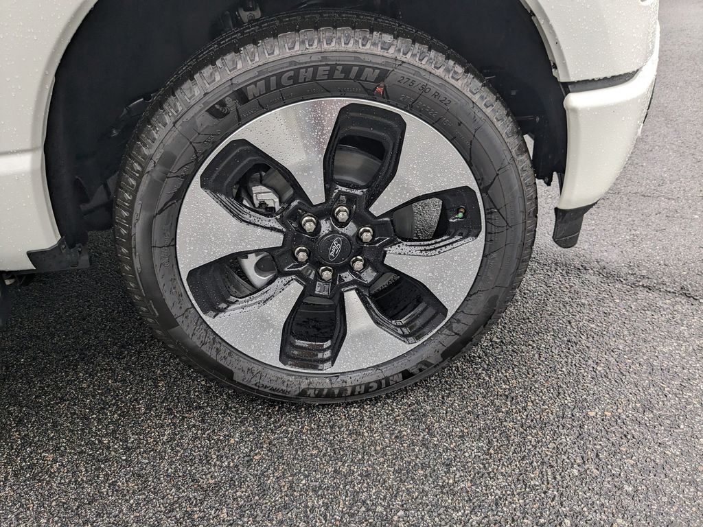 2025 Ford F-150 Lightning Platinum