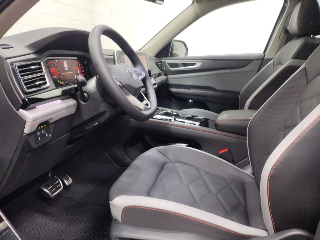 2025 Volkswagen Atlas 2.0T Peak Edition SE W/Tech