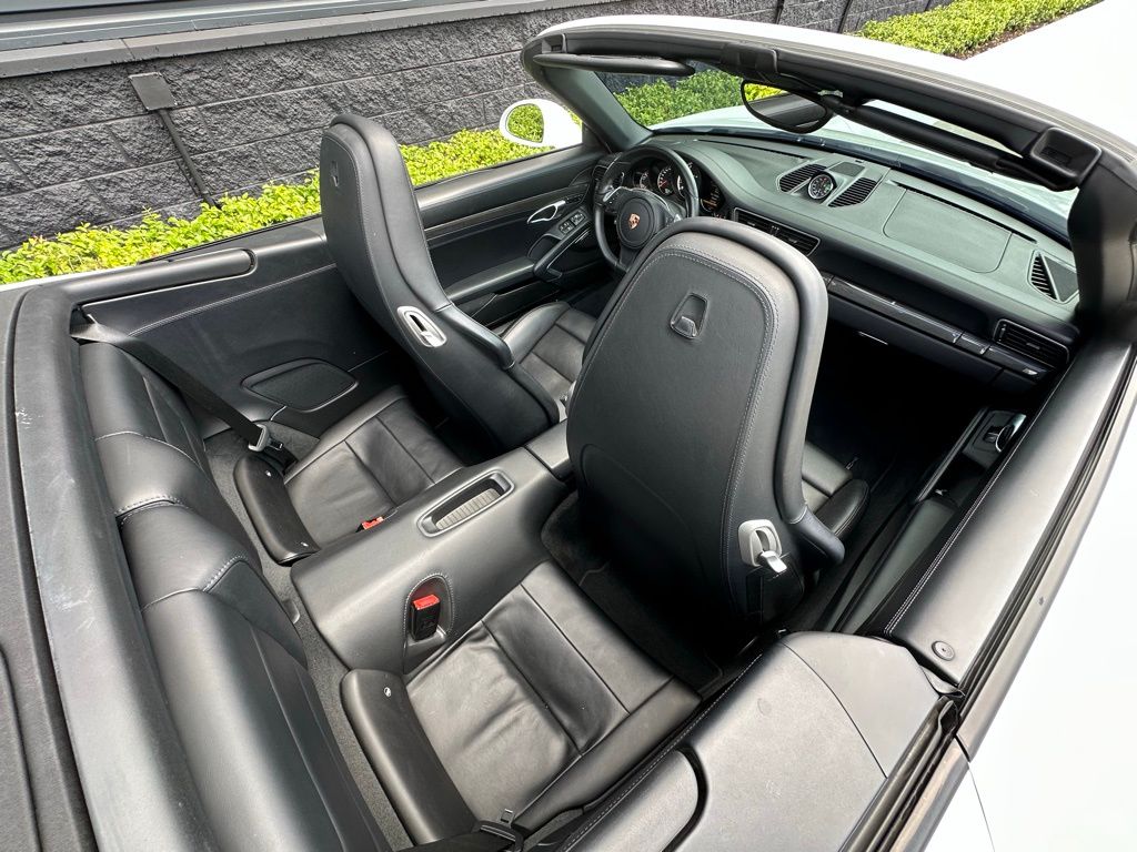 Thumbnail: 2014 Porsche 911 - 15
