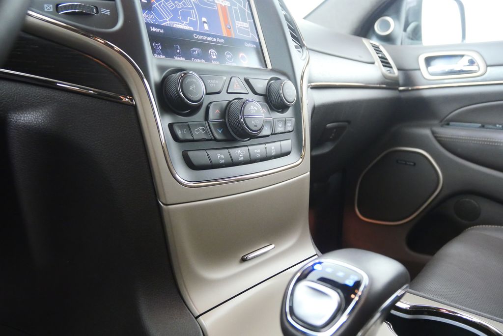 Thumbnail: 2015 Jeep Grand Cherokee - 26